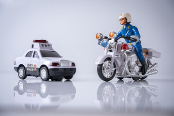 警察の白バイ オートバイ  交通違反