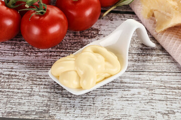 Cheese sauce in the bowl