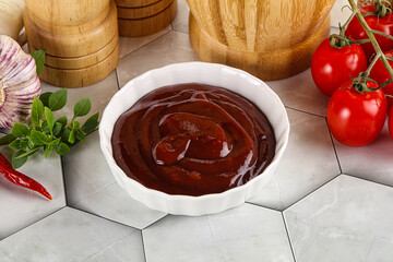Tasty barbecue sauce in the bowl