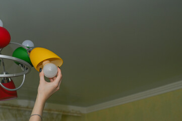 replacing the LED lamp in the lamp