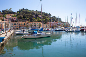 Fototapeta na wymiar Italia, Toscana, Livorno, Isola d'Elba. Il porto di Porto Azzurro.