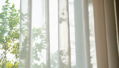 木漏れ日　日差し　日光浴　癒し　休日　そよ風　安らぎ　背景　素材　光　希望　