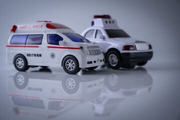 救急車とパトカー  緊急車両 