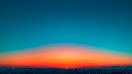 Obraz premium At sunset, the sky displays a beautiful gradient of orange to blue, creating a breathtaking and picturesque view.