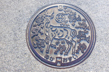 阿嘉島の美しいマンホール。
日本国指定天然記念物のケラマジカをモチーフにしている。
Beautiful manhole on Aka Island.
It features the motif of the Kerama deer, a Japanese natural treasure.
日本国沖縄県島尻郡慶良間諸島の阿嘉島にて。
2021年4月28日撮影。


At Aka Island, K