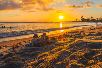 Coucher de soleil à la plage de Case Navire à Schoelcher en Martinique, Antilles Françaises.