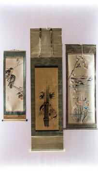 Old antique Japanese kakejiku, kakemono, kacho-ga, with thoughts and signatures of  international personalities of history, culture and arts.