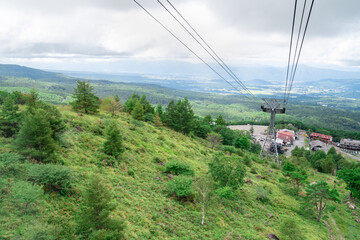 日本の長野県にある北八ヶ岳ロープウェイから撮影した写真。