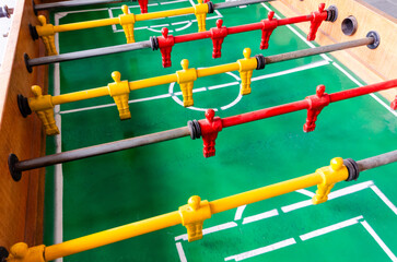 foo - o - foo table with red handles and a yellow ball on the green
