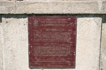 Obraz premium Government of Canada plaque honoring Pro Patria on the Defence of York (located at Exhibition Place in Toronto)