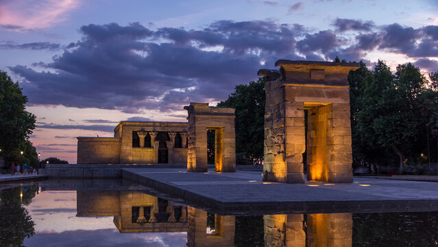 Sunset over the Templo de debod timelapse in Madrid, Spain.