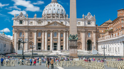 St. Peter's Square full of tourists with St. Peter's Basilica and the Egyptian obelisk within the Vatican City timelapse - obrazy, fototapety, plakaty