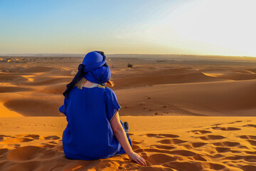 woman in the Sahara desert