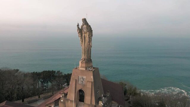monument du sacr&eacute; coeur et la baie de San Sebastian, espagne