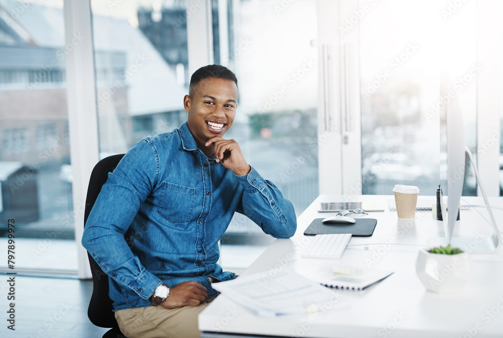 Aufkleber business, smile and portrait of black man by computer for web design, communication and planning. in