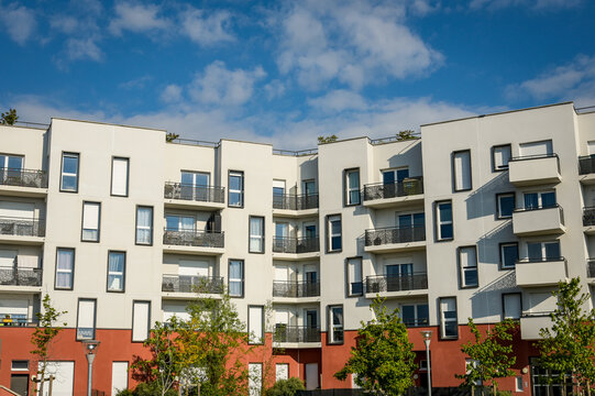 view of new housing construction in an urban environment