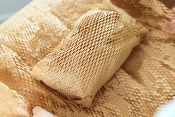 Eco friendly brown paper honeycomb wrap for product packaging parcel carton box
