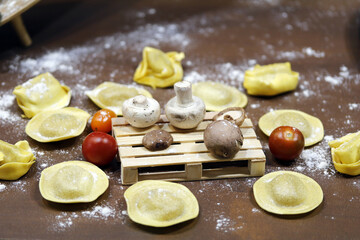 bodegón de pastas artesanales italianas con ingredientes para cocinar