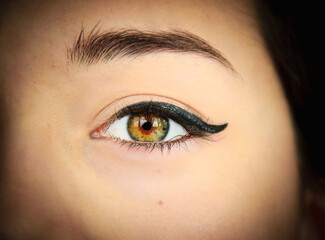 green eye