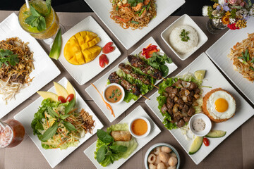 Assortiment de plats vietnamien vue du dessus