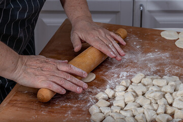 A woman rolls dumplings for dumplings.