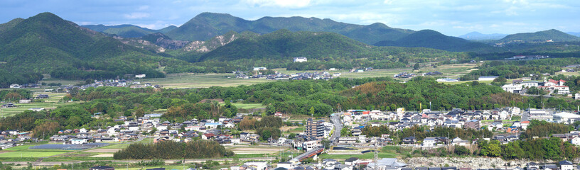 Fototapeta na wymiar 兵庫県加東市・太古の時代、県中央南部にかつて水海があった。遠く六甲山、今は平原の様相を呈する