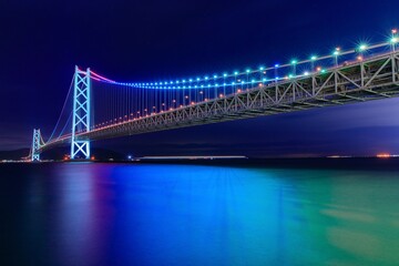 神戸市、明石海峡大橋のライトアップ - obrazy, fototapety, plakaty