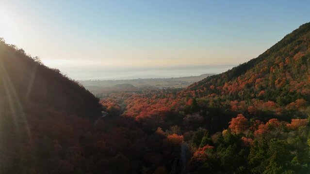 紅葉する早朝の比良山　4Kドローン映像