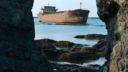 Ship Between the Rocks