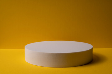 3d geometric standing yellow background