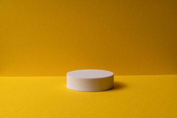 3d geometric standing yellow background