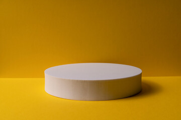 3d geometric standing yellow background