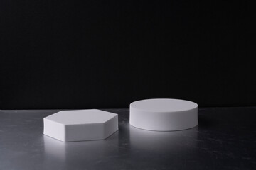 stand 3d geometric shape