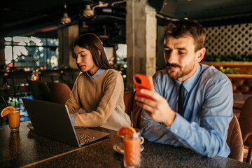 Young startup economists during a meeting at a coffee shop