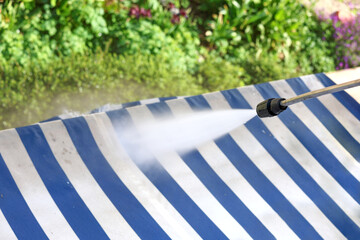 Cleaning an marquee with high pressure