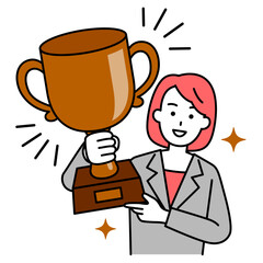 銅のトロフィーを掲げるスーツの女性