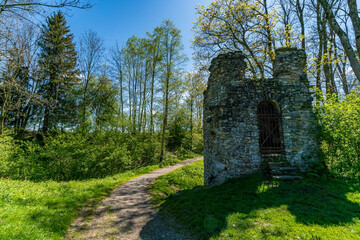 Fantastic spring hike along the Illerschleife with a viewing platform and castle ruins