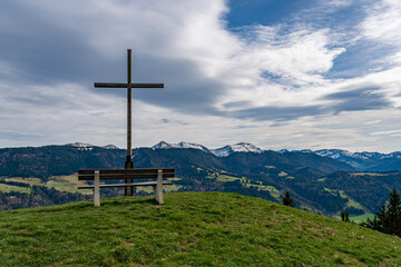 Spring hike on the Thaler and Salmaser Höhe in Immenstadt with a view of the Alpsee