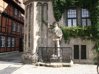 Roland am Rathaus in der Fachwerkstadt Quedlinburg Weltkulturerbe im Nördlichen Harzvorland in...