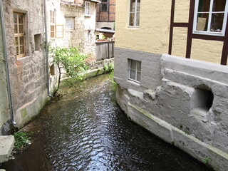 Kanal an der Steinbrücke in der Fachwerkstadt Quedlinburg Weltkulturerbe im Nördlichen...