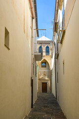 Obraz premium A street among the old houses of Troia, a medieval village in Puglia, Italy.