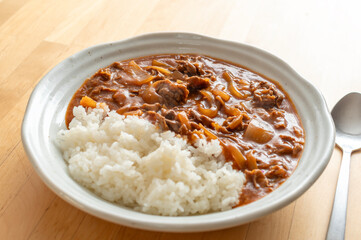 お米にのせられた美味しいハヤシライス