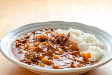 お米にのせられた美味しいハヤシライス