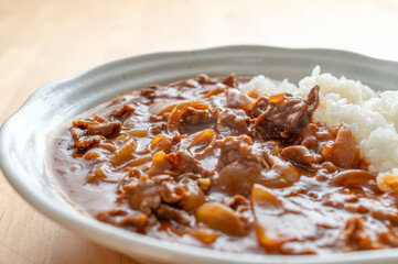 お米にのせられた美味しいハヤシライス