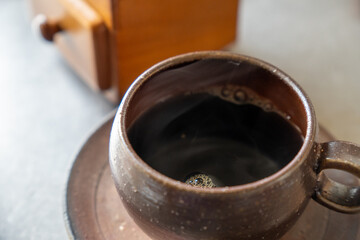 コーヒーミルで挽いたコーヒーを淹れてリラックスタイム