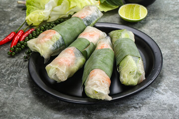 Vietnamese Spring Roll with shrimps and vegetables