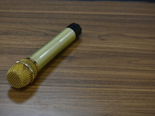 The microphone is placed on a wooden table. top-view