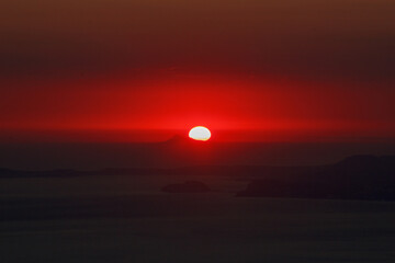 Naklejka premium sunset over the sea