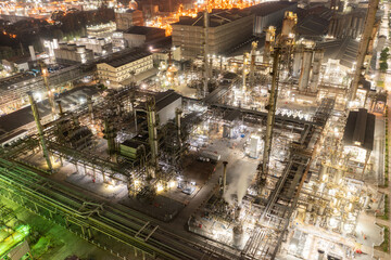 Fototapeta premium Dusk View of Dense Industrial Refinery Operations