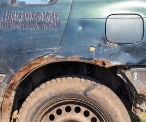 Severely rusted body (wheel arch, fender) of passenger car © deeeepsteep